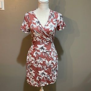 Roxy Wrap Dress size 0-4  has pockets